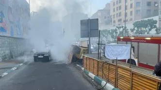 آتش‌سوزی پژو ۴۰۵ جلوی چشم همه در اتوبان مدرس/ عکس