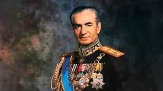 تونل زمان؛ دستبوسی محمدرضا پهلوی از ملکه دانمارک در سال ۱۳۳۸/ عکس
