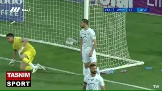 گل اول گل‌گهر به استقلال توسط محمدرضا آزادی (گل‌به‌خودی9)