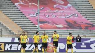مدافع سپاهان به بیمارستان منتقل شد