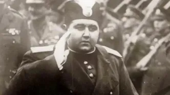 تصویری قدیمی از استقبال مردم یک شهر از احمدشاه قاجار