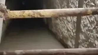 زیر تخت جمشید این‌ شکلی می باشد