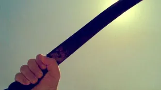 تصاویری از حمله اوباش به یک مغازه‌دار در تهران