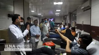 فیلم؛ استقبال مردم بندرعباس از اهدای خون برای حادثه دیدگان بندر شهید رجایی