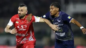اعتراض مهاجم خارجی پرسپولیس به داور بازی با استقلال خوزستان