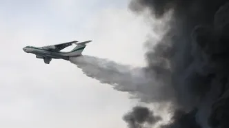 ببینید | آبگیری هواپیمای روسی در خلیج فارس برای اطفای آتش بندر رجایی