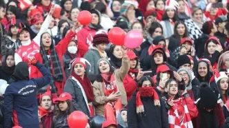 تماشای ویژه پرسپولیس-سپاهان برای مادران و فرزندان