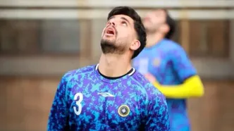 مدافع سپاهان راهی بیمارستان شد