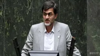 این آقا فکر می‌کند چون روحانی است اجازه دارد هر کاری بکند!
