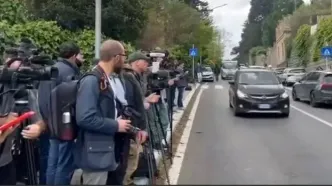 حضور پاپاراتزی های ایتالیایی در محل مذاکرات ایران و آمریکا +فیلم