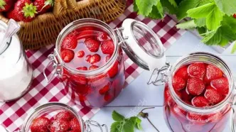 طرز تهیه کمپوت توت فرنگی خانگی؛ خوشمزه و ماندگار با طعم بی‌نظیر