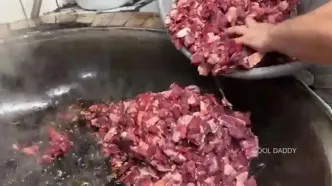 ببینید؛ غذای خیابانی در ازبکستان؛ پخت 300 کیلو سمرقند پلو با گوشت در تاشکند