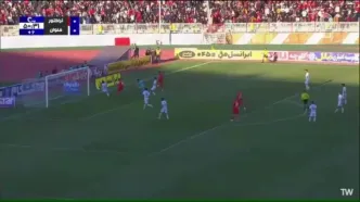 گل اول تراکتور به ملوان توسط حسین‌زاده