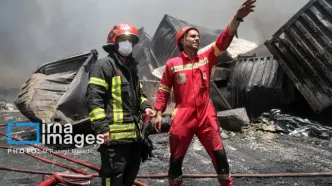 تصاویر: مراحل پایانی مهار آتش سوزی بندر شهید رجایی