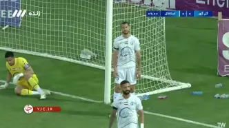 گل اول گل گهر به استقلال با ضربه محمدرضا آزادی!