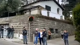 ببینید؛ تصاویری از ساختمان دیپلماتیک سلطنت عمان در رم و حضور خبرنگاران در محل