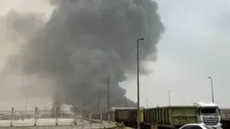 اطفای آتش سوزی بخشی از اسکله شهید رجایی با استفاده از چندین فروند بالگرد