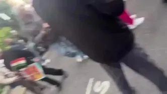 هندی ها و پاکستانی ها در لندن در مقابل سفارت پاکستان مقابل هم جمع شدند و علیه یکدیگر شعار دادند