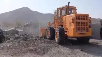 ببینید|  کشف ده‌ها انبار سوخت غیرمجاز در بندرعباس