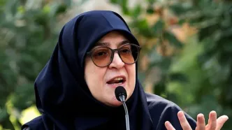 تصویری از حضور فاطمه مهاجرانی در یک مراسم ختم