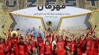 رونمایی جالب از جام قهرمانی تراکتور توسط دو خانم