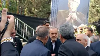 حضور سرزده پزشکیان در مراسم تشییع پیکر ناصر قفلی
