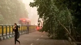وقوع باران و باد و خاک در تهران