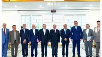 دیدار عراقچی با نخست وزیر پاکستان