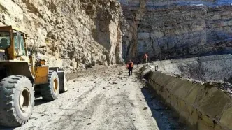 رهاسازی سنگ‌های معلق در جاده کندوان