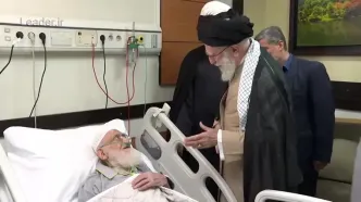 انتشار فیلم عیادت رهبر انقلاب از آیت‌الله نوری همدانی