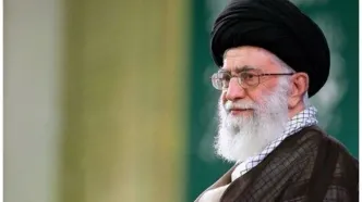 عیادت رهبر انقلاب از آیت‌الله نوری همدانی