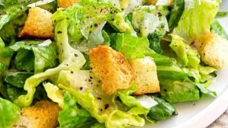 طرز تهیه سالاد سزار به سبک رستورانی