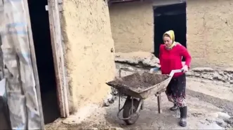 ببینید؛ غذای روستایی در ایران؛ دوشیدن شیر گاو، تهیه پنیر خانگی و پخت خشیل