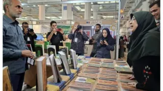 حضور مهاجرانی در نمایشگاه کتاب تهران