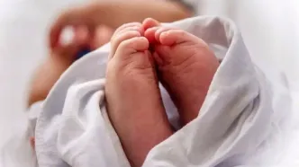 زن معتاد منکر فروش ۱۰۰ میلیونی نوزادش شد