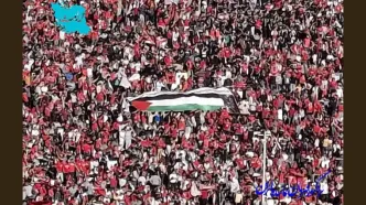 اهتزاز پرچم فلسطین در جشن قهرمانی تراکتور