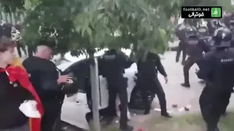 فیلم باورنکردنی از درگیری های هواداران بارسا و اسپانیول! / یک زن با ماشین از روی هواداران رد شد!