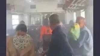 آتش‌سوزی ناشی از اتصالی برق در قطار محلی دورود–اندیمشک / مسافران دچار تنگی نفس شدند