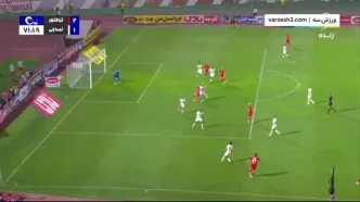 گل دوم تراکتور به نساجی توسط حسین‌زاده