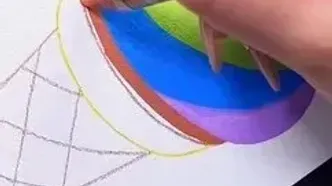 فیلم رنگ‌آمیزی دقیق یک بستنی قیفی با صدای دلنشین