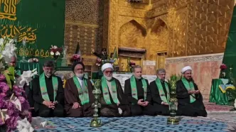 برگزاری آیین سنتی تعویض پرچم گنبد بارگاه امام رضا (ع) با حضور عراقچی