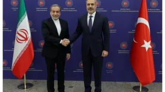 رایزنی تلفنی عراقچی و فیدان درباره موضوع هسته‌ای ایران