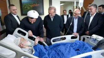 عیادت رئیس‌جمهور از آیت‌الله نوری همدانی در قم