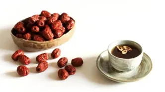 مصرف دم‌نوش عناب برای پاک‌سازی کبد | خواص عناب برای دیابتی‌ها