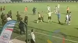 ببینید؛ حمله با تبر به بازیکنان جوان در آهنگ‌شهر بافق یزد!
