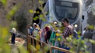 حرکت قطار گردشگری در مسیر جذاب «مثلث طلایی»
