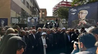 پزشکیان در تشییع پیکر ناصر قفلی، رئیس مجمع خیرین مدرسه‌ساز، شرکت کرد/ تصاویر