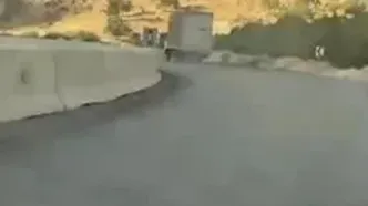 ببینید؛ لحظات پرالتهاب ترمز بریدن یک کامیونت در جاده شیراز به کازرون