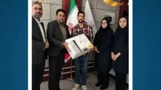 اهدای PS5 به برنده مسابقه ”به توان دوستی“ در شعبه بروجرد بانک ایران زمین/ قرعه‌کشی ۱۰ جایزه نقدی ۵ میلیونی برای شرکت‌کنندگان مسابقه بانک ایران زمین