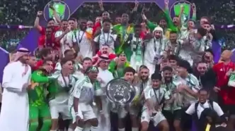 ببینید | پیروزی الاهلی و لحظه بالا بردن جام قهرمانی توسط الاهلی در رقابت های لیگ نخبگان آسیا